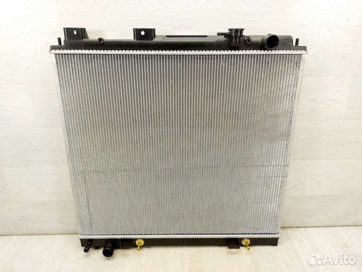 Радиатор охлаждения Nissan Pathfinder R51