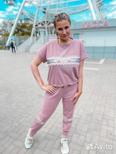 Споршик женский костюм