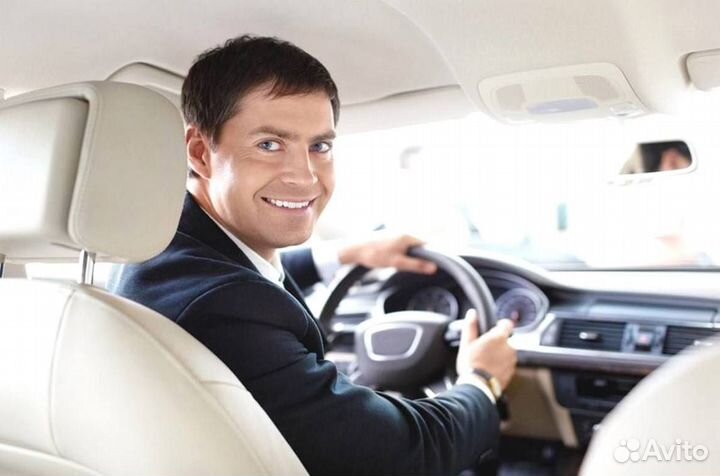 Водитель со своим авто