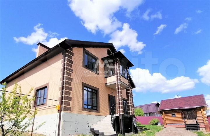 Коттедж 257 м² на участке 12 сот.