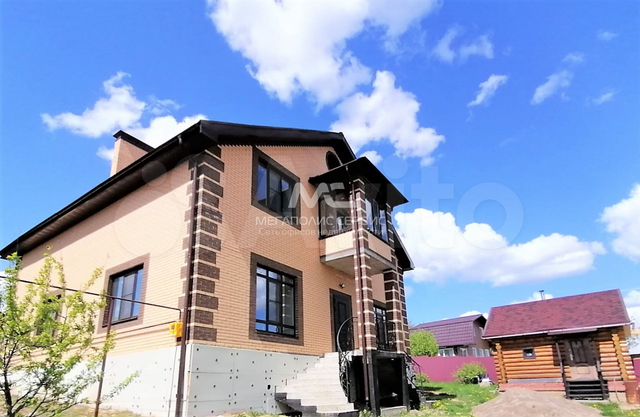 Коттедж 257 м² на участке 12 сот.