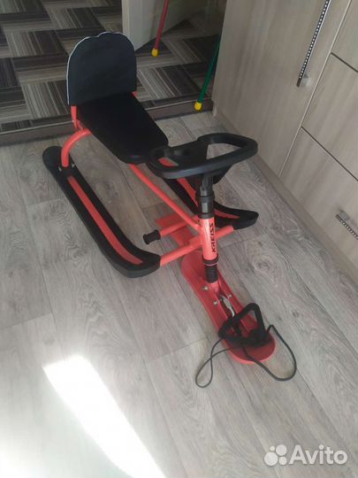 Детский снегокат со спинкой