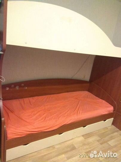 Двухъярусная кровать