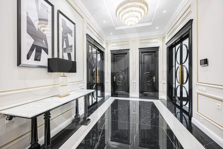 Дом 697 м² на участке 30,7 сот.