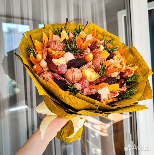 Букет из сухофруктов и орехов