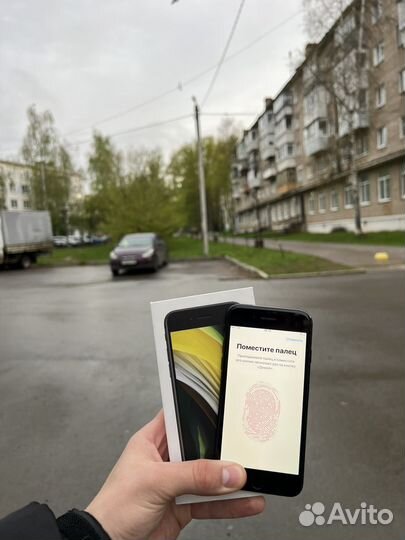 iPhone SE (2020), 64 ГБ