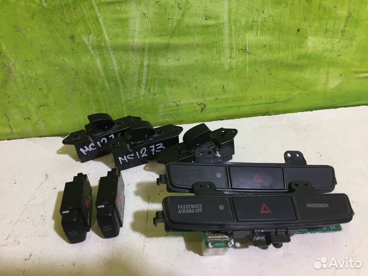 Кнопка стеклоподъемника аварийки Mitsubishi Lancer