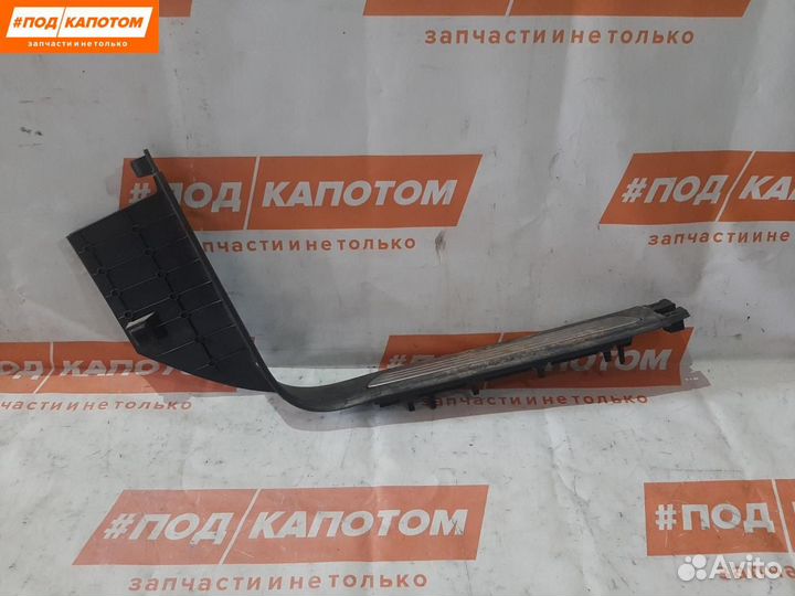 Накладка внутренняя на порог передняя левая