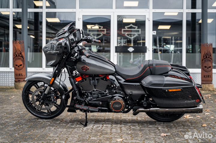 Harley-Davidson CVO Street Glide Raven Fade MY25