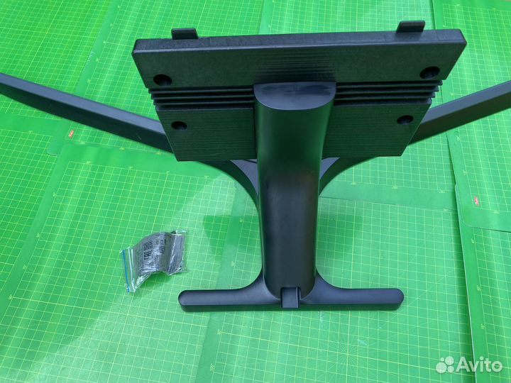 Подставка samsung UE50RU7200U + винты