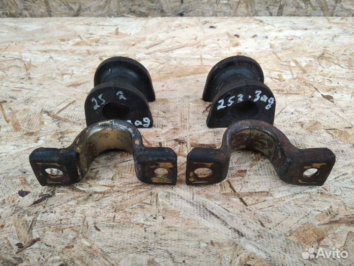 Втулка стабилизатора Mitsubishi Pajero 3 зад к-т