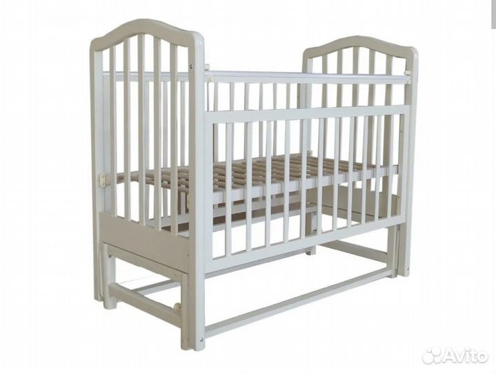 Детская кровать из натурального дерева