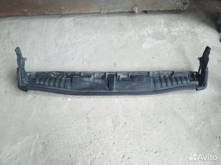 Накладка под жабо Renault Megane 3