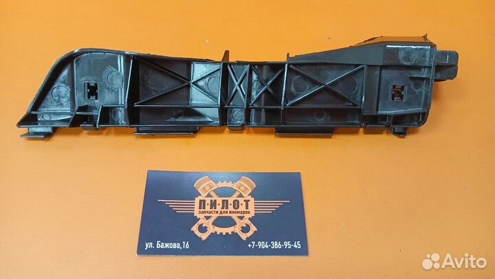 Toyota 52536-05020 Кронштейн бампера переднего лев