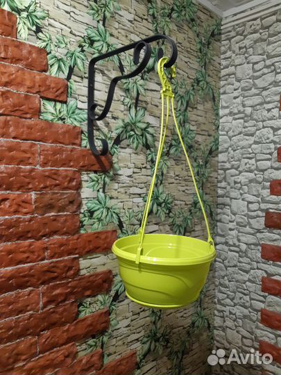 Кашпо для цветов,с элементами холодной ковки