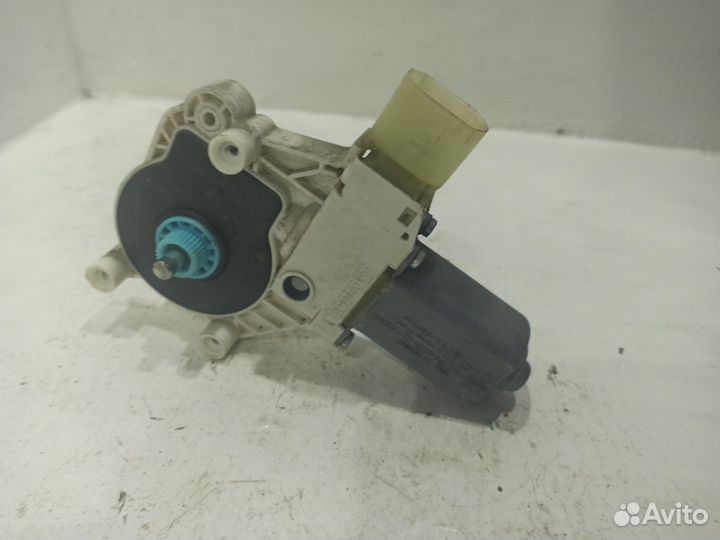 Моторчик правго стеклоподъёмника