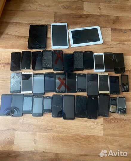 Отдам 30 телефонов и 3 планшета