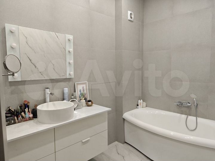 Квартира-студия, 81,2 м², 2/9 эт.