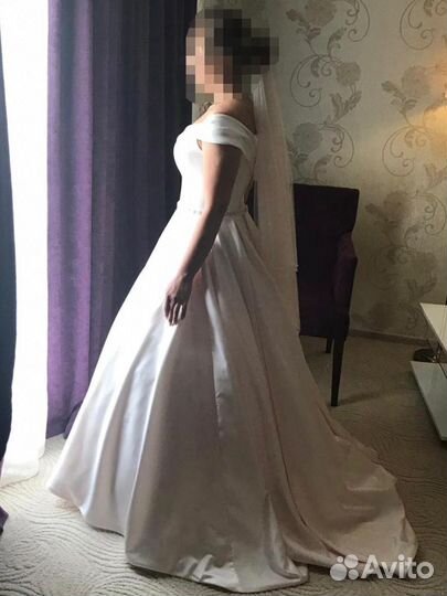 Продам свадебное платье 44 размера цена договорная