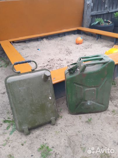 Канистра для бензина металлическая