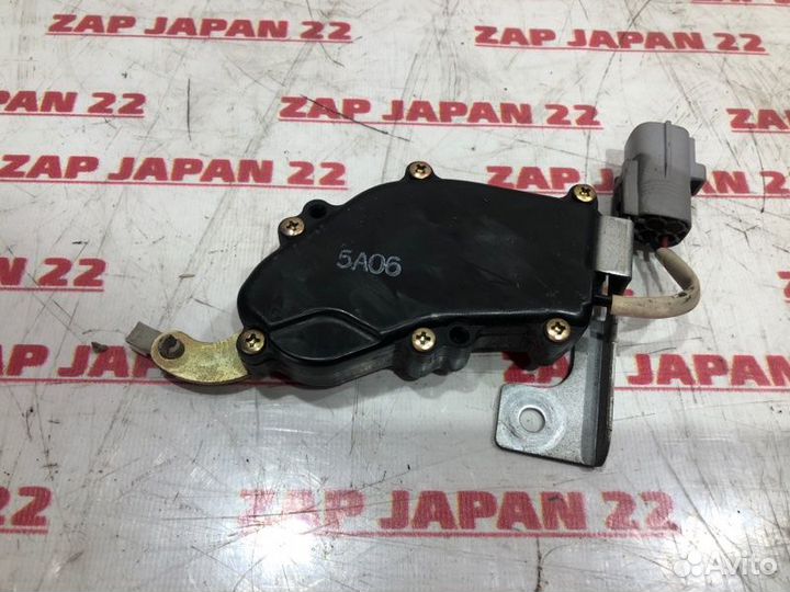 Активатор замка двери задний левый Toyota Lite Ace