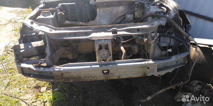 Рено Симбол 1,2 предняя часть кузова