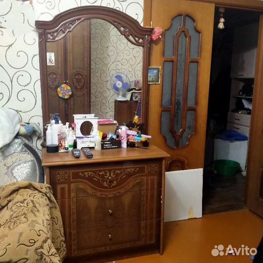 Комод с зеркалом