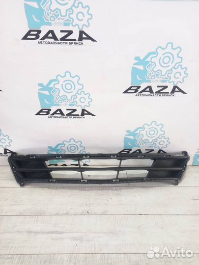 Декоративная решетка радиатора Hyundai Solaris