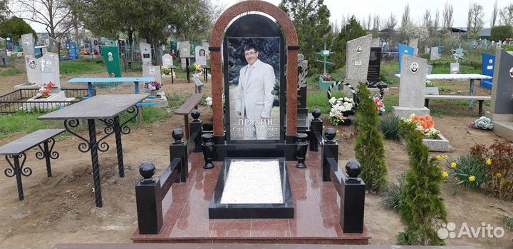 Памятники