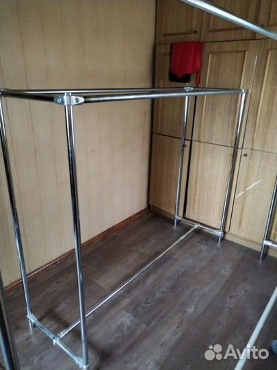 Вешалка для одежды напольная металлическая