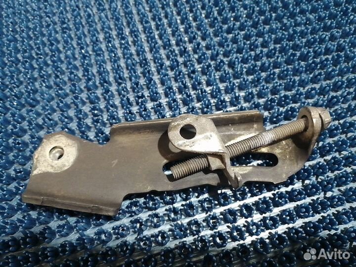 Натяжитель ремня генератора Toyota Noah