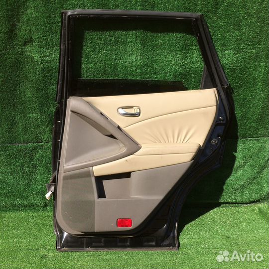 Дверь задняя правая Nissan Murano Z51 Черная вмяти