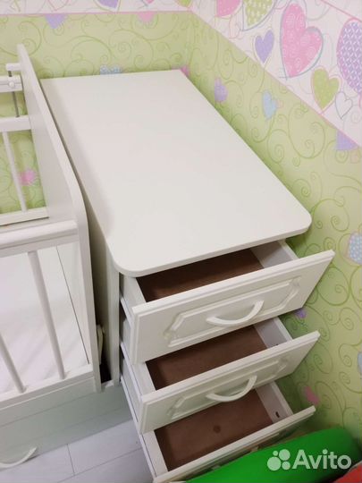 Детская кровать и пеленальный комод