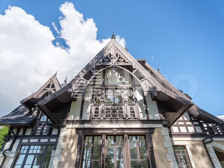 Дом 350 м² на участке 55 сот.