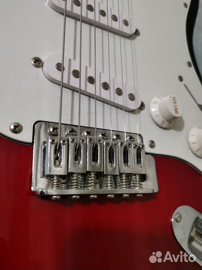 Электрогитара stratocaster с зим чехлом и комбик