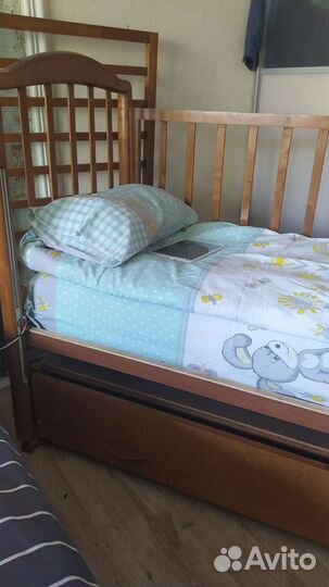 Детская кровать с маятником и ящиком