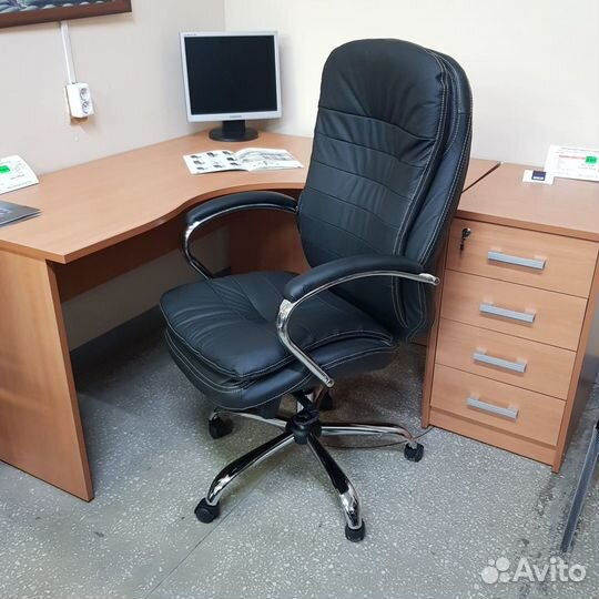 Компьютерное кресло из натуральной кожи