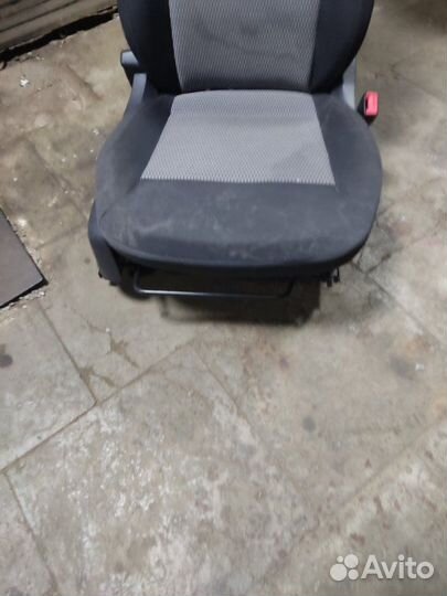 Сидение переднее правое Volkswagen Polo SED RUS