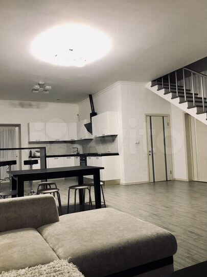 Дом 200 м² на участке 6 сот.