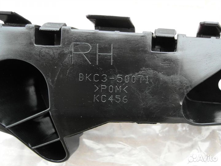 Кронштейн переднего бампера правый Mazda 3 BM BN