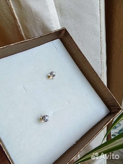 Золотые серьги с бриллиантами
