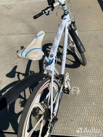 Велосипед на литых дисках 26 колеса