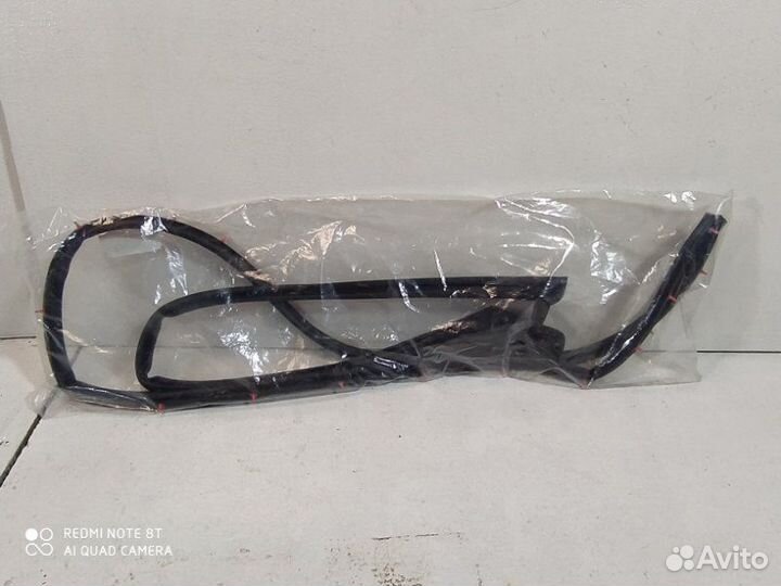 Уплотнитель двери передний левый Kia Rio 2 QB