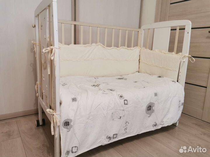 Детская кроватка с маятником Wundermobel