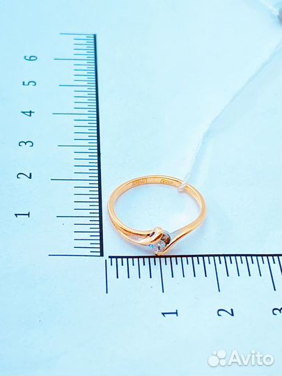 Кольцо с природным камнем Золото