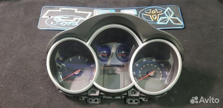 Панель приборов Chevrolet Cruze хэтчбек F18D4 2011