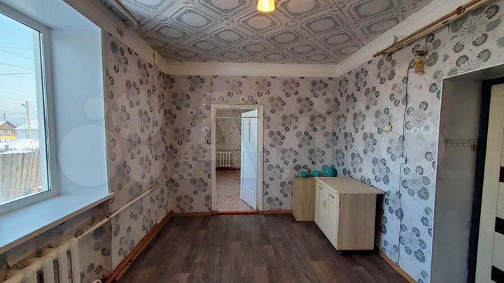 Комната 27 м² в 4-к., 1/2 эт.