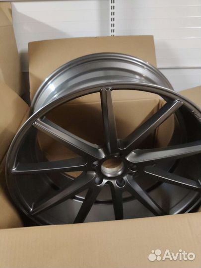 Оригинальные Литые Диски R22 Vossen VFS-1