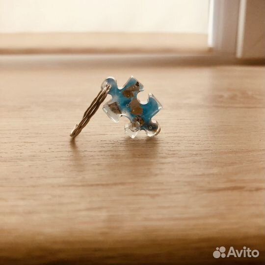 Брелок с окаменелостью динозавра