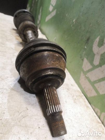 Полуось передняя левая Фольксваген Пассат Б3